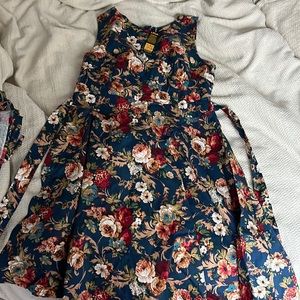 M, L and XL. Perfect for bridesmaids. Brand new tags attached. Vintage look